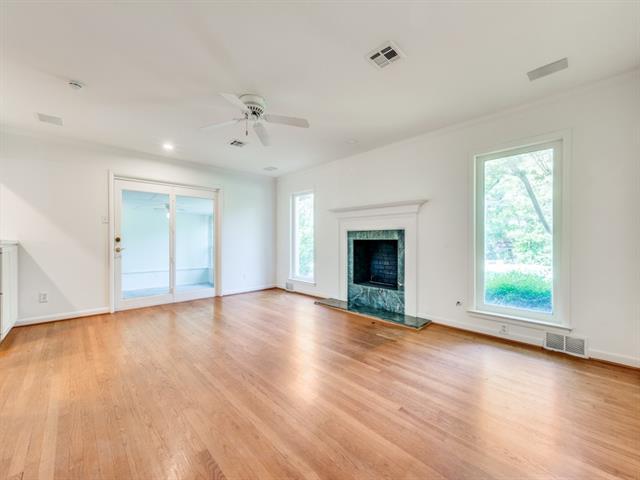 Building Photo - 10715 Royal Springs Dr