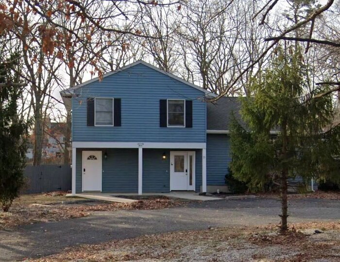 NOW AVAILABLE! 73 Manchester Ave unit 2, F... House for Rent in Lacey