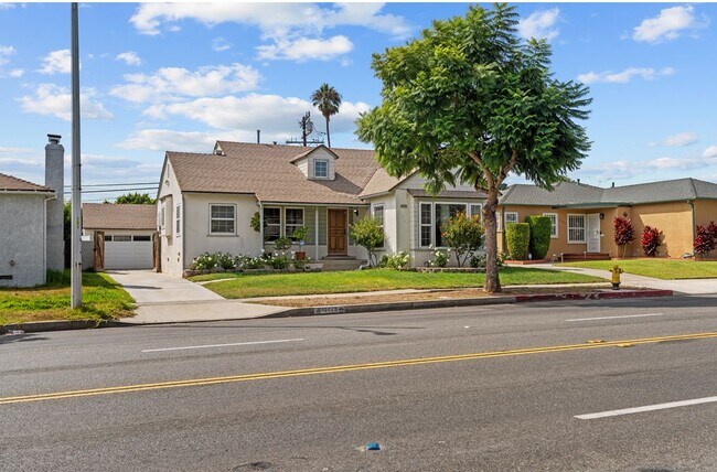 Foto del edificio - 10229 S Van Ness Ave