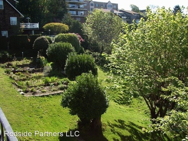 Building Photo - 1208 10th Ave W
