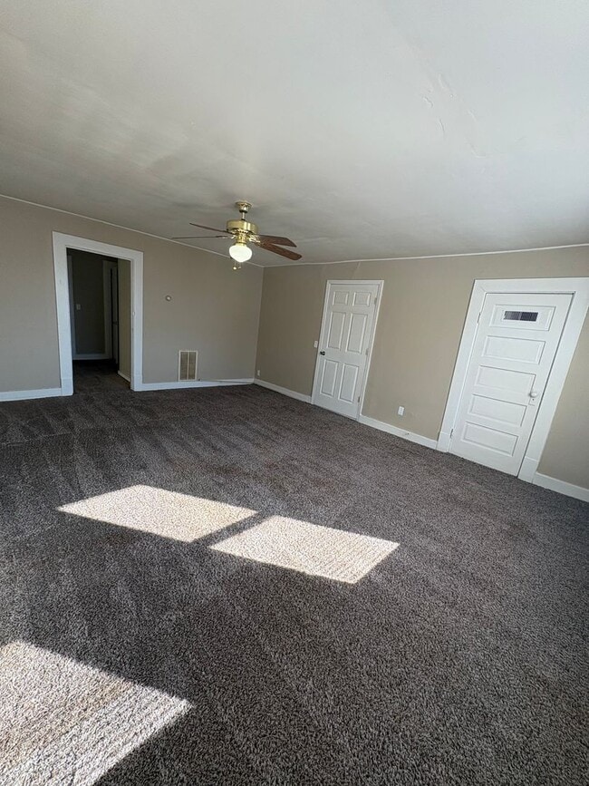 Foto del edificio - 107 E Hickman St