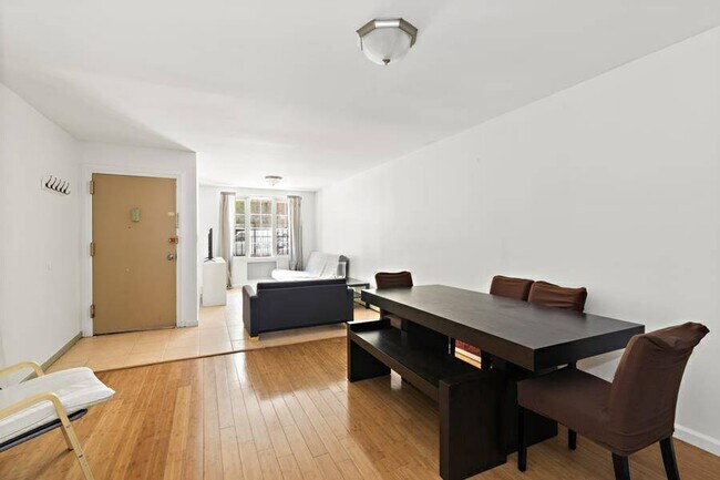 Foto del edificio - 545 Gates Ave