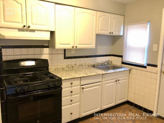 Building Photo - Hanley Hills 3bd/1ba Home with Large Backyard