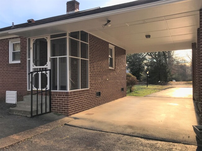 Building Photo - Large Lawrenceville Rancher