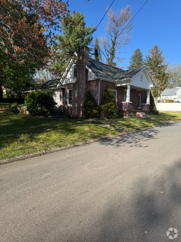 Building Photo - 73 Stamey St