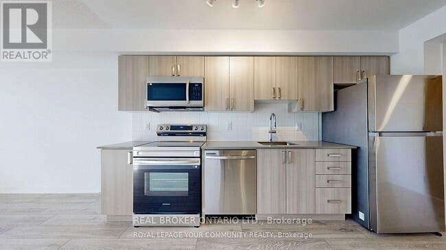 Photo du bâtiment - 1455 Celebration Dr