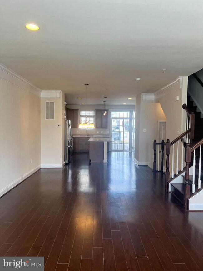Building Photo - 77 Linden Pl