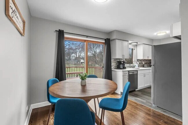 Building Photo - 436 Springhill Dr