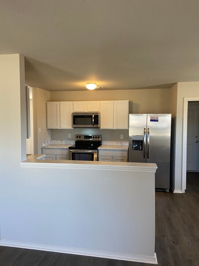 Foto del edificio - *Start 2026 Rent FREE!* Three Bedroom | Two Bathroom Home in Fairview Haven