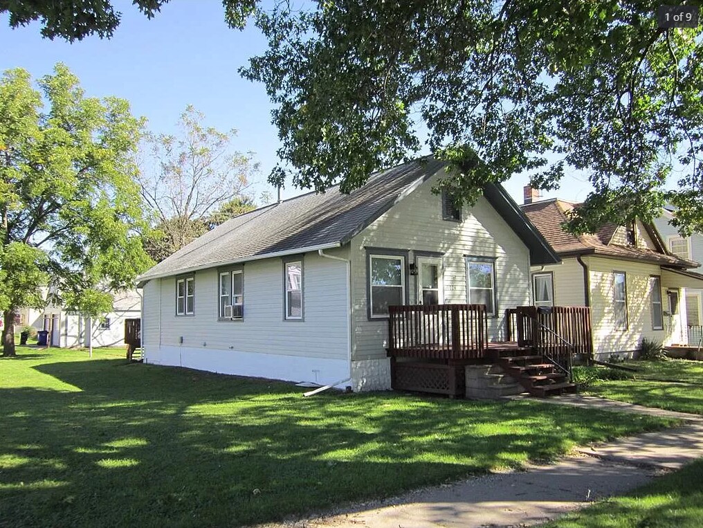 Foto principal - 1024 B Ave NW