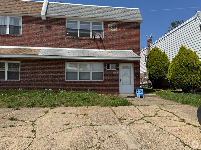 Building Photo - 10020 Jeanes St
