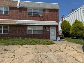Building Photo - 10020 Jeanes St
