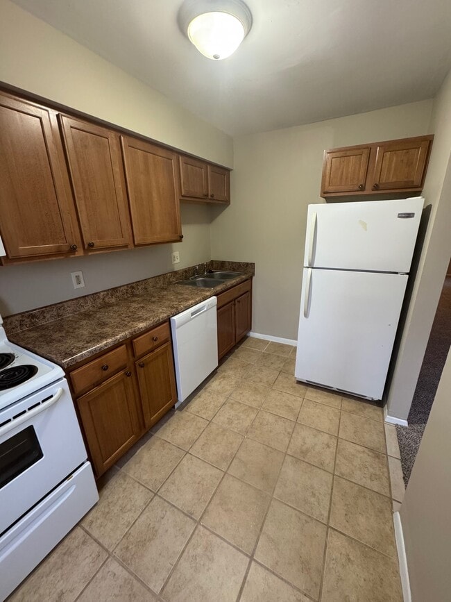 Building Photo - 4666 Greenwood Dr