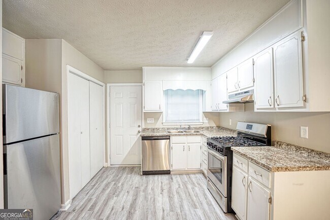 Foto del edificio - 1516 Pine Cone Ln NW