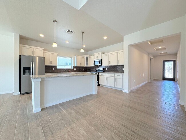 Foto del edificio - East El Paso 4 bed 2 Bath Refrig A/C!