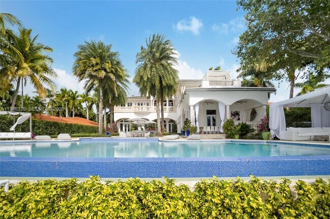 Foto del edificio - 100 Palm Ave