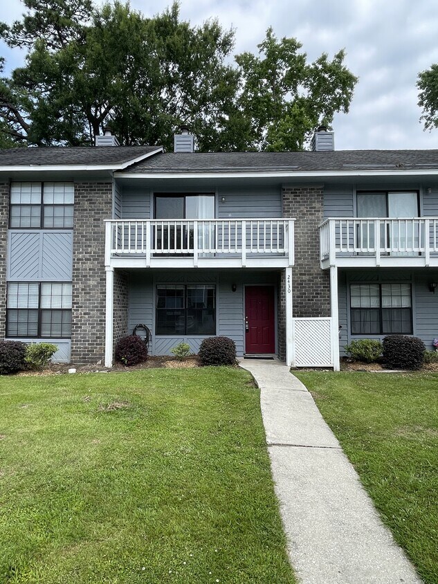 Foto principal - 2430 Woodstock Ave