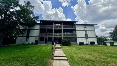 Building Photo - 6519 W Newberry Rd