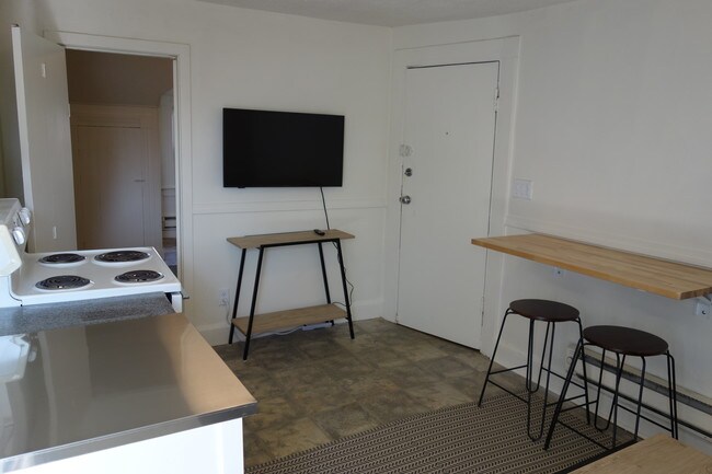 Living Area/Kitchen - 173 Riverside Ave