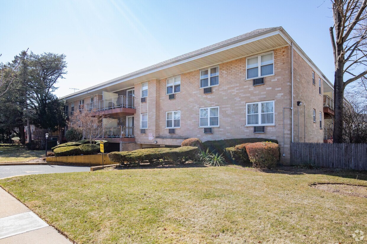 Building Photo - Lynbrook 44