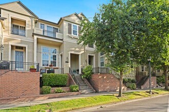 Building Photo - 6610 NE Rosebay Dr
