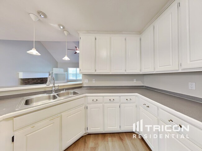 Foto del edificio - 55 Lakefront Dr