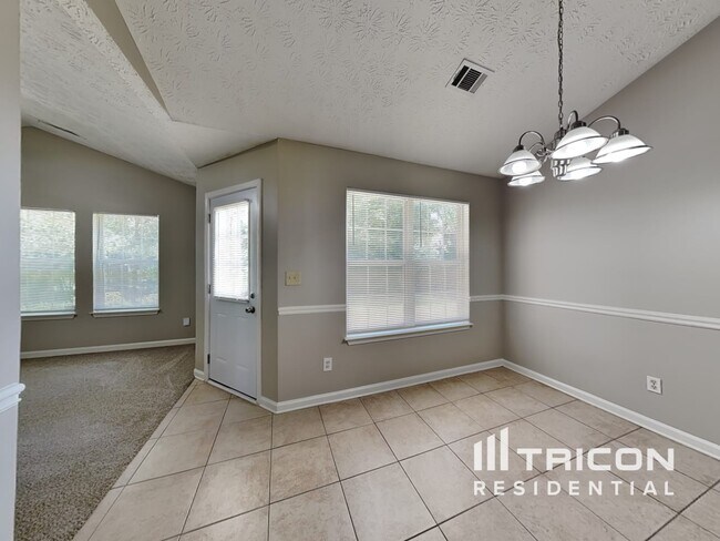 Foto del edificio - 931 Tilford Point Pl
