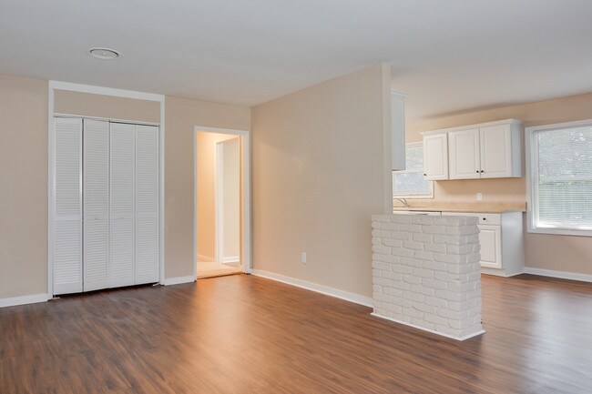 Building Photo - 2222 Raleigh Dr