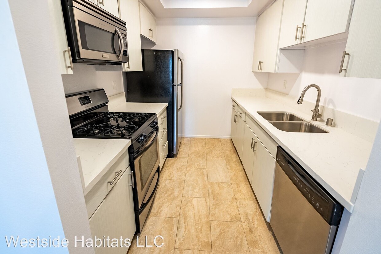 960 N. Alfred - fully renovated unit in Lo... Photo