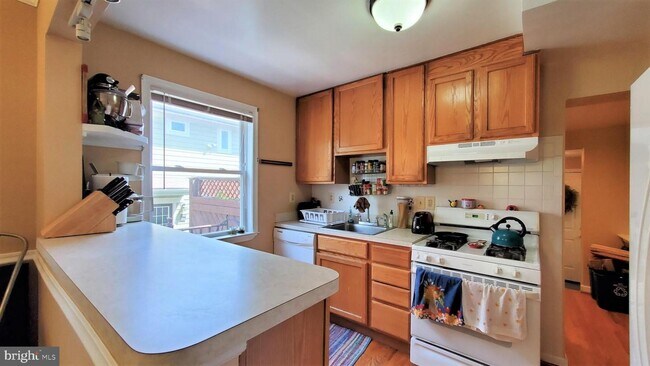 Foto del edificio - 7805 Chelton Rd