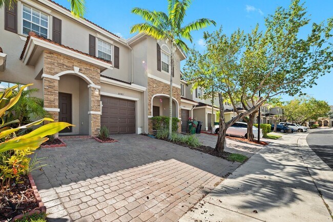 Foto del edificio - 3 Bedroom, 2.5 Bath Home in Cutler Bay with Bright Living Areas, Functional Layout, and Convenien...