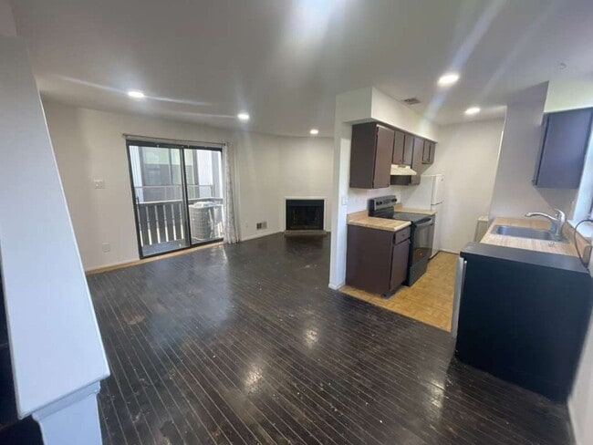 Photo - 308 W Wildey St Apartment