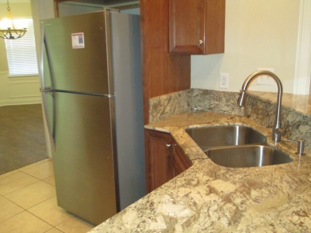 Foto del edificio - 714 Dove Creek Cir