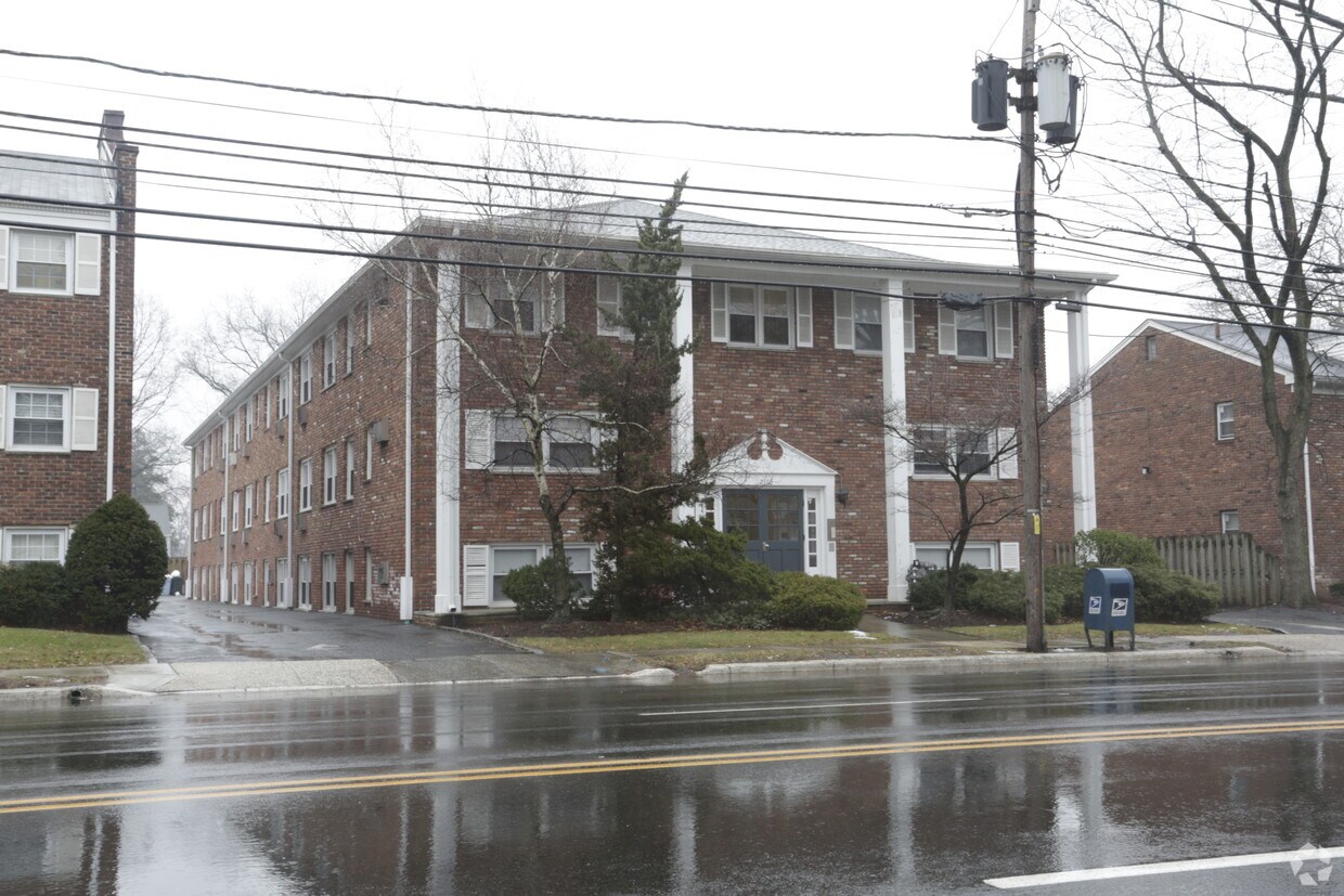 2105 - Saint 2107, ¡alejado Georges - 2105-2107 Saint Georges Ave