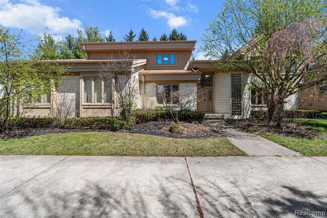 Foto del edificio - 6739 Arlington Dr