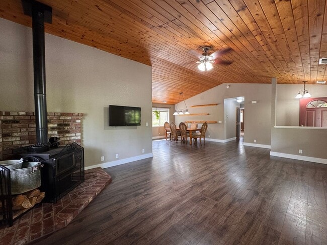 Building Photo - 116 Riverbend Way