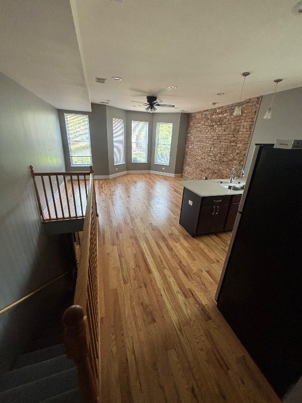 Building Photo - 519 W 65th Pl