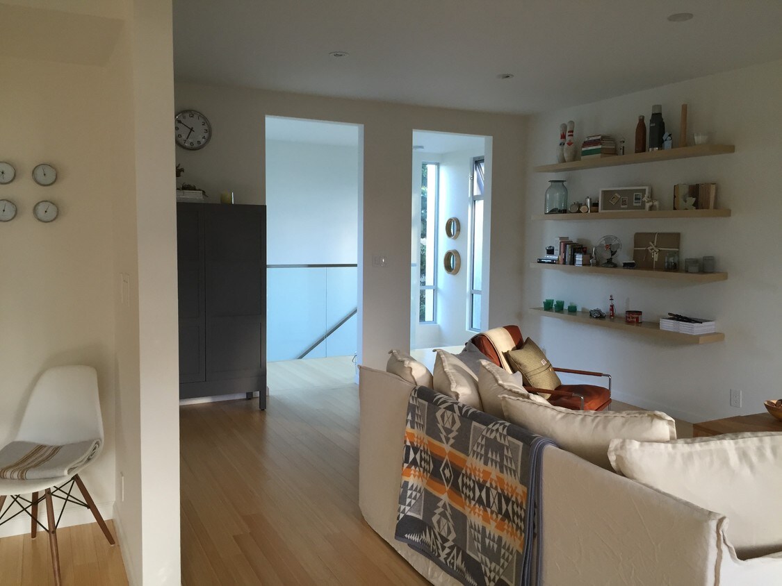 Living/Entry - 729 10th St