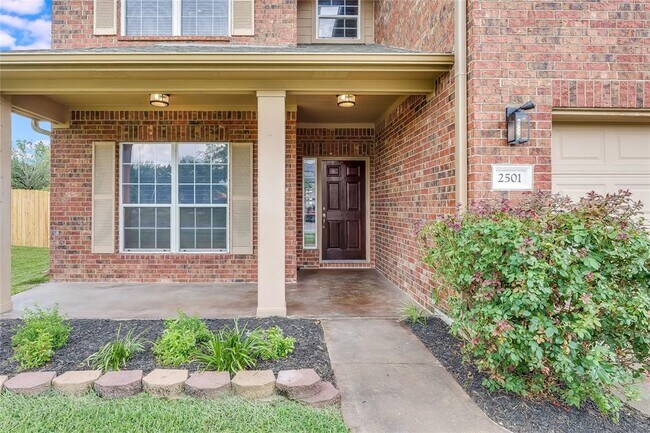 Building Photo - 2501 Alexander Ct