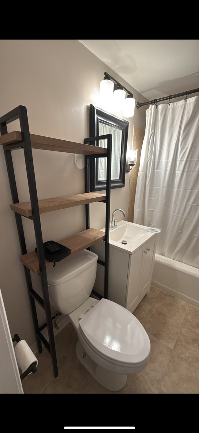 Foto del edificio - 425 Ferris St