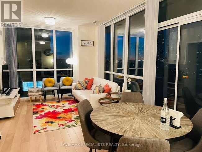 Photo du bâtiment - 3975 Grand Park Dr