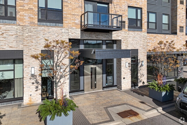 Entrada - Residences at 1700