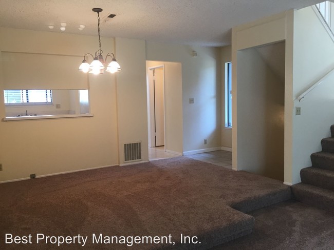 Building Photo - 3 br, 2.5 bath House - 1008 Sahara Court