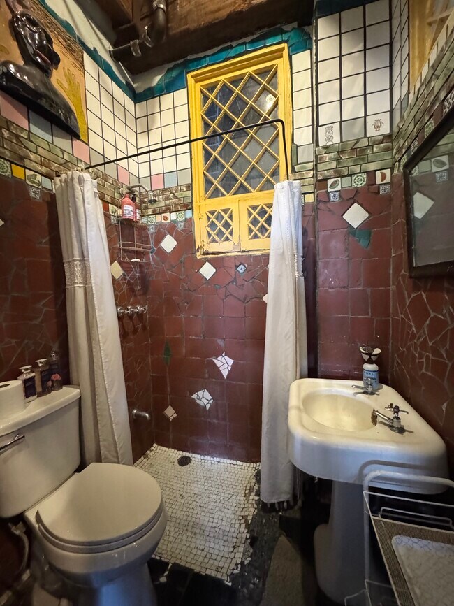 Foto del edificio - 915 W 16th St