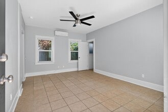Building Photo - 1711 E Appleton St
