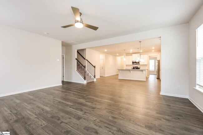 Building Photo - 574 Hillpark Ln