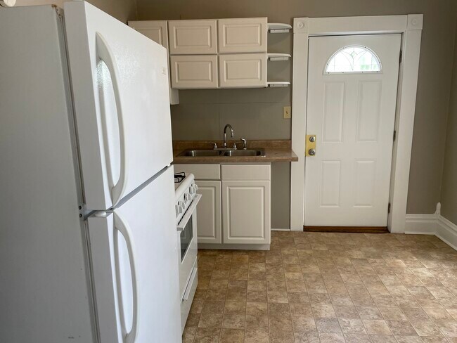 Kitchen - 619 S 5th St