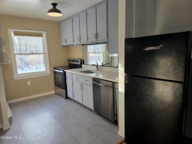 Foto del edificio - 38 Maxwell Dr