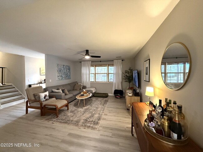 Building Photo - 1272 Arlingwood Ave