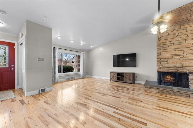 Foto del edificio - 1274 Folkstone Dr